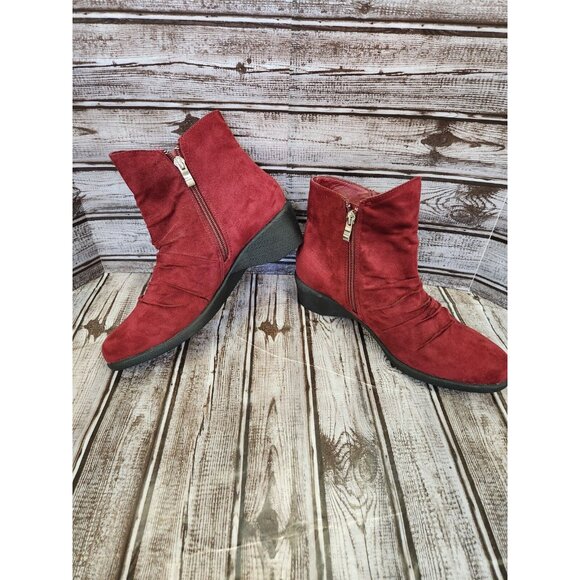Serene Island Women 10 Faux Fur Suede Side Zip Slouche Bootie Red Small Heel - Picture 1 of 11